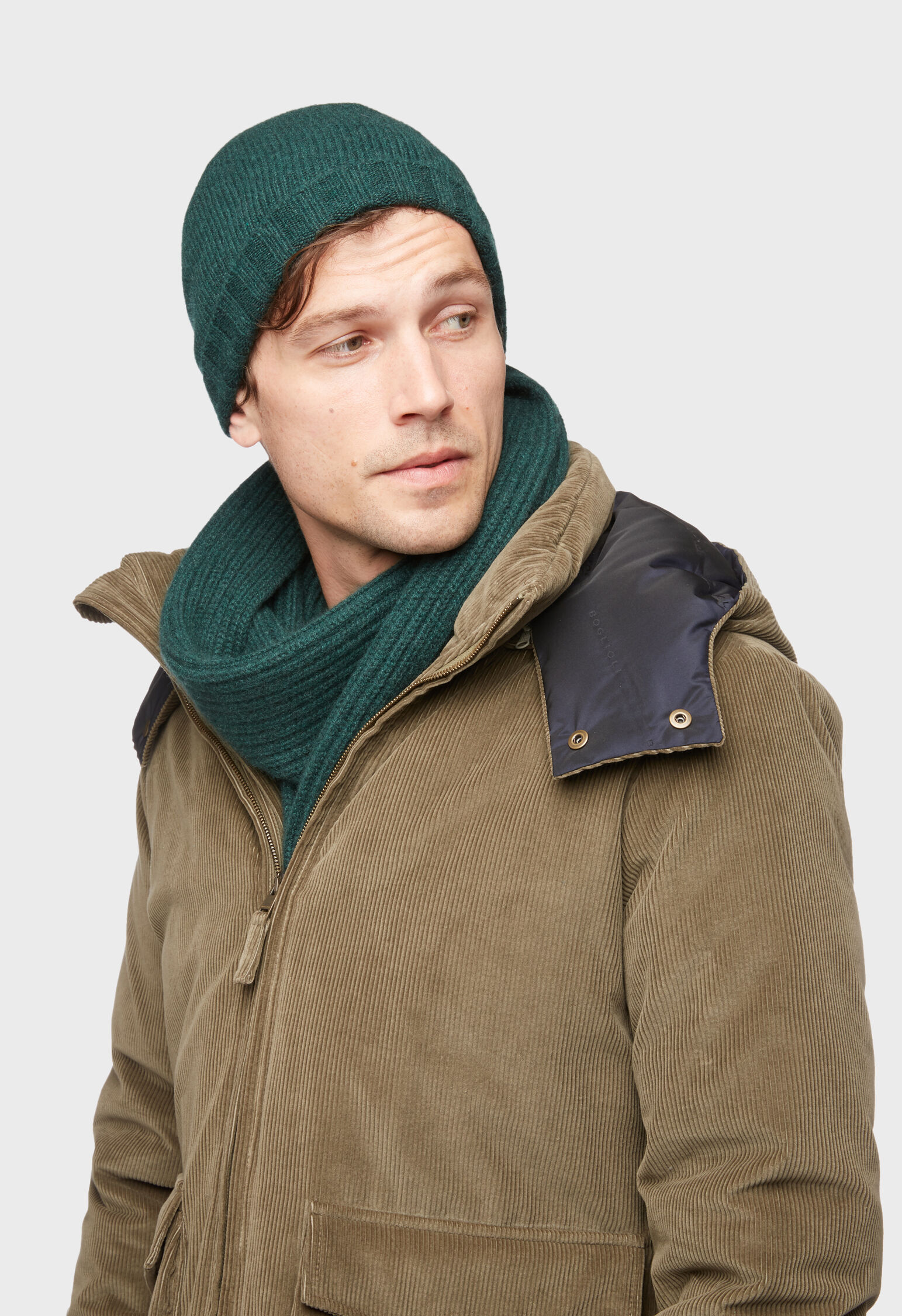 Pure cashmere knit beanie in Green: Luxury Italian Accessories
